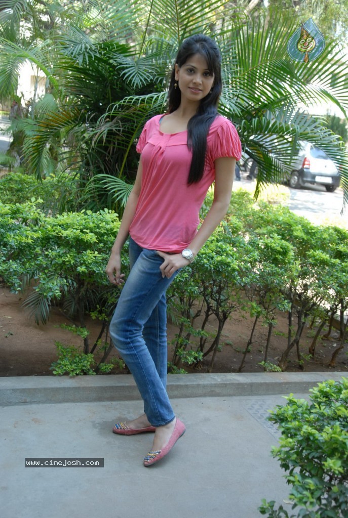 Supriya Shailaja New Stills - 123 / 139 photos