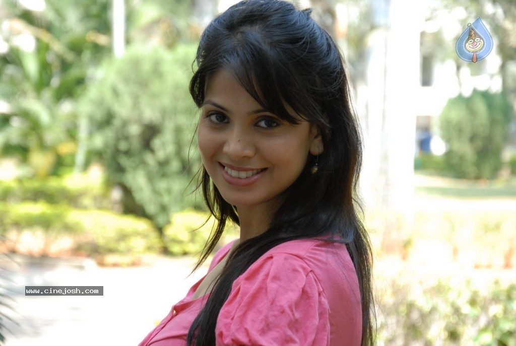 Supriya Shailaja New Stills - 131 / 139 photos