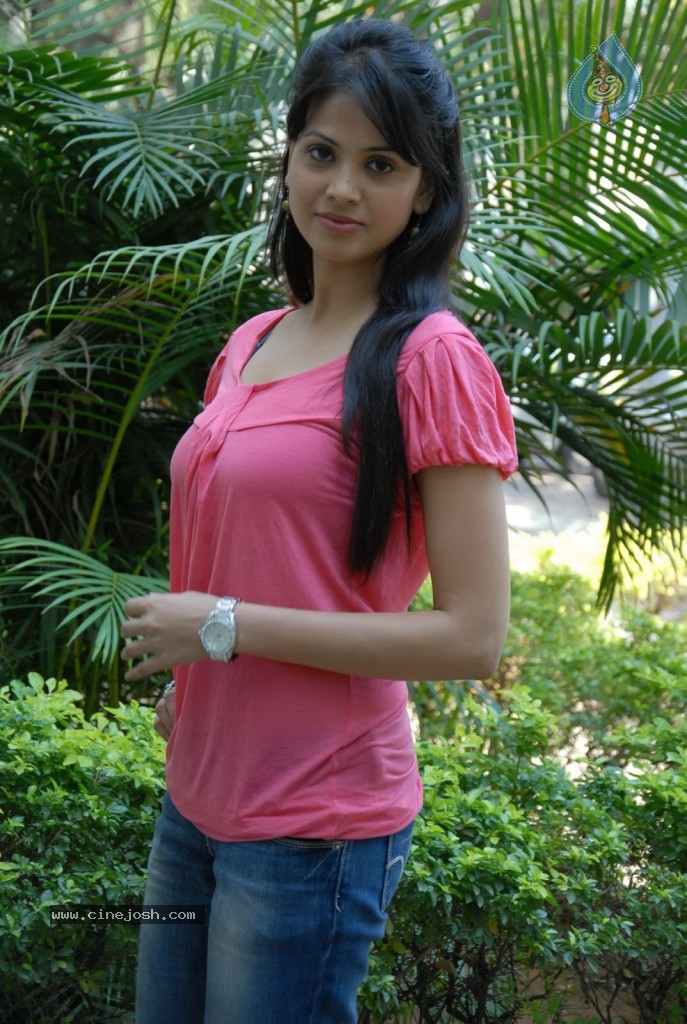 Supriya Shailaja New Stills - 136 / 139 photos