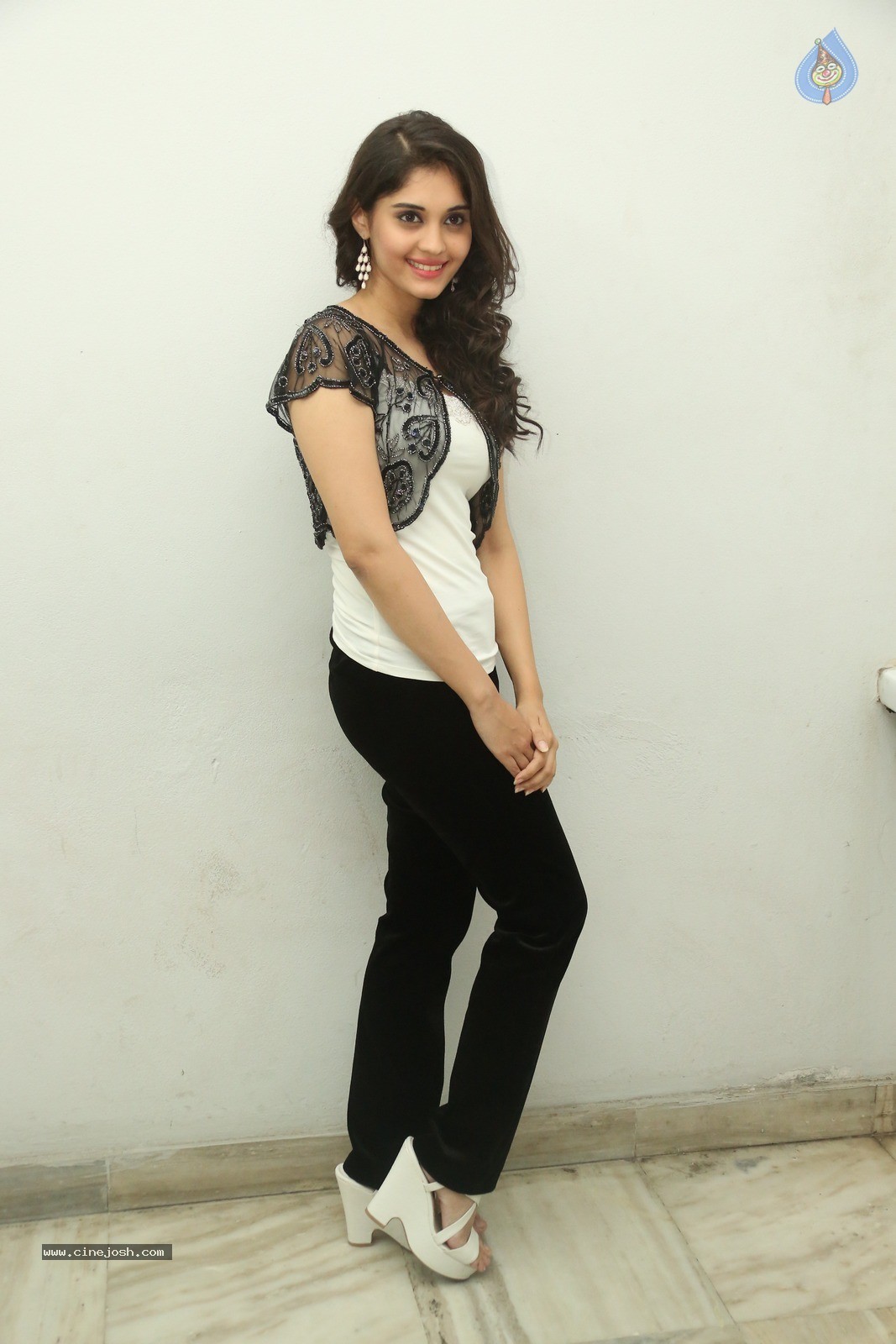 Surabhi New Gallery - 3 / 60 photos