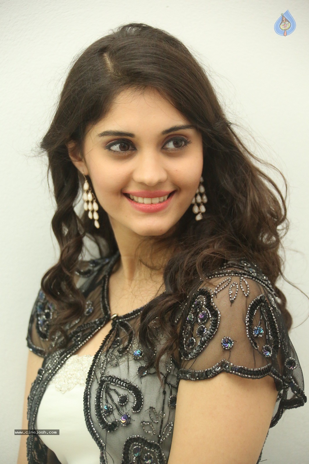 Surabhi New Gallery - 4 / 60 photos