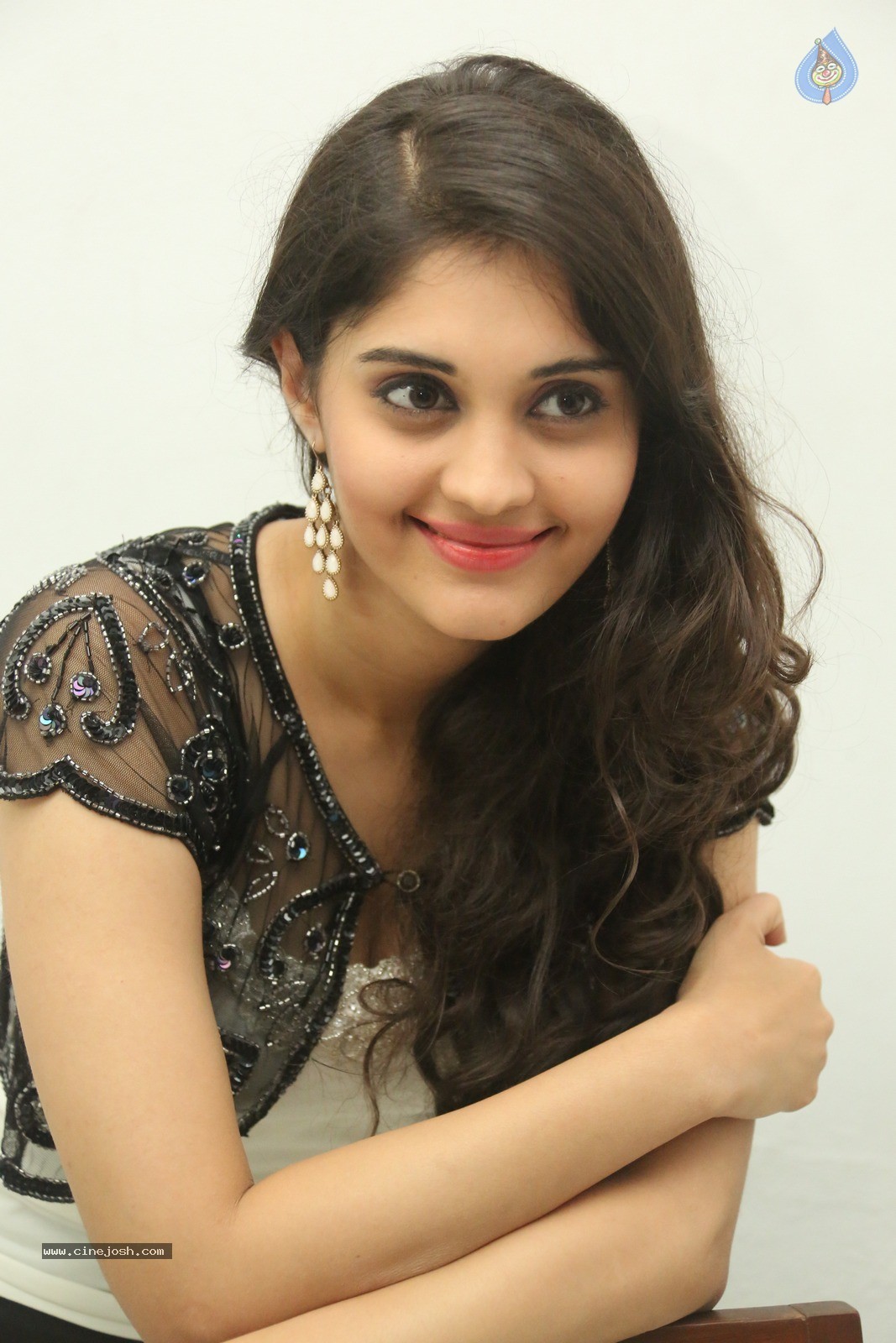 Surabhi New Gallery - 9 / 60 photos