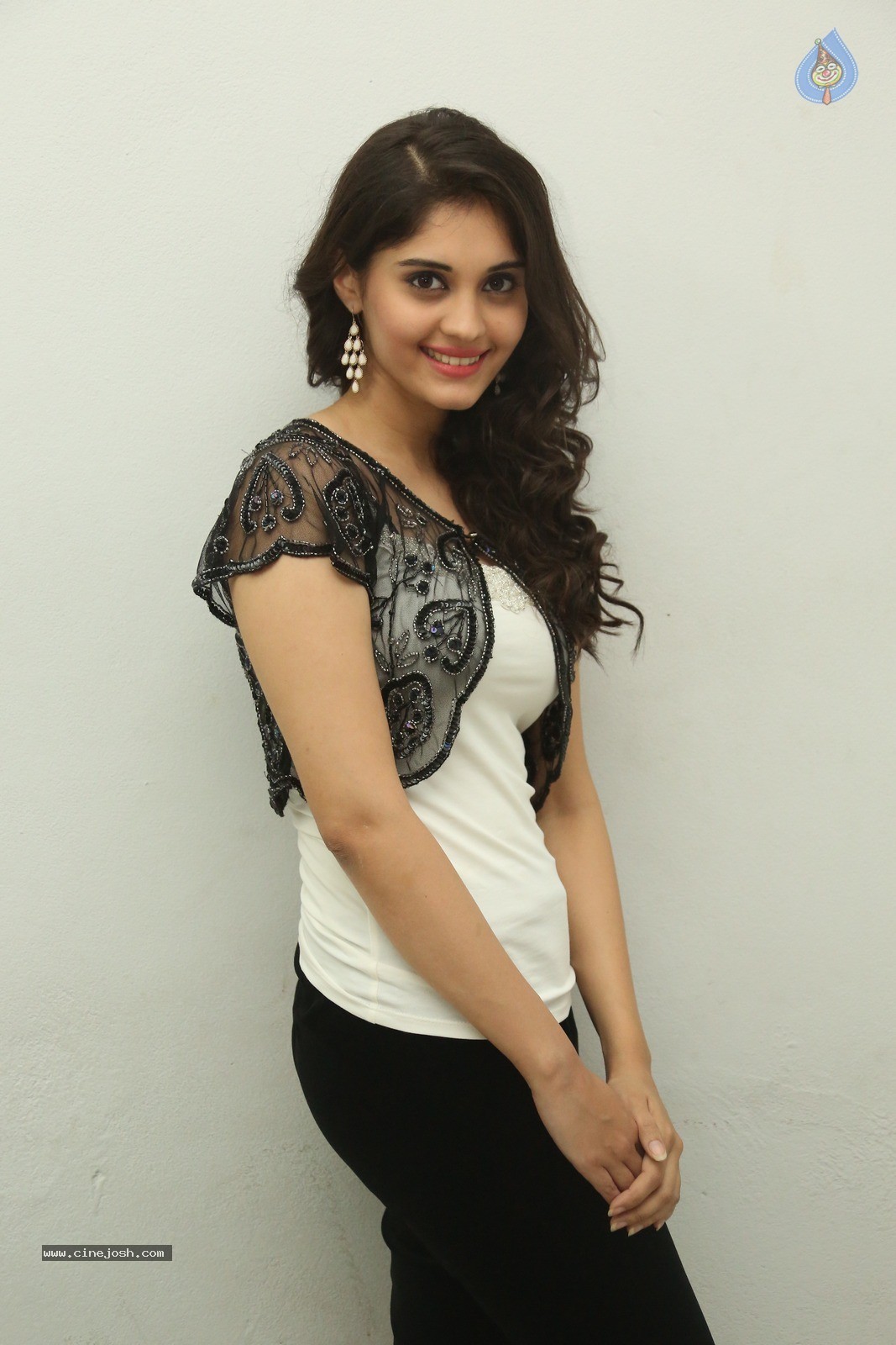 Surabhi New Gallery - 10 / 60 photos