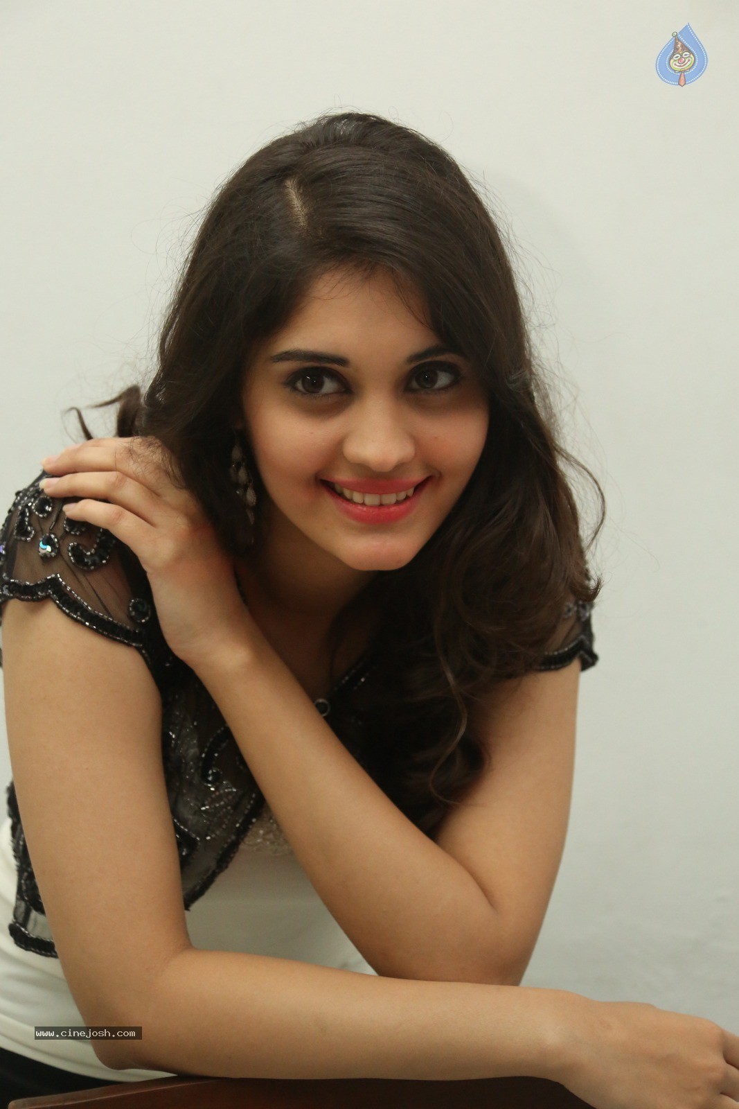 Surabhi New Gallery - 15 / 60 photos