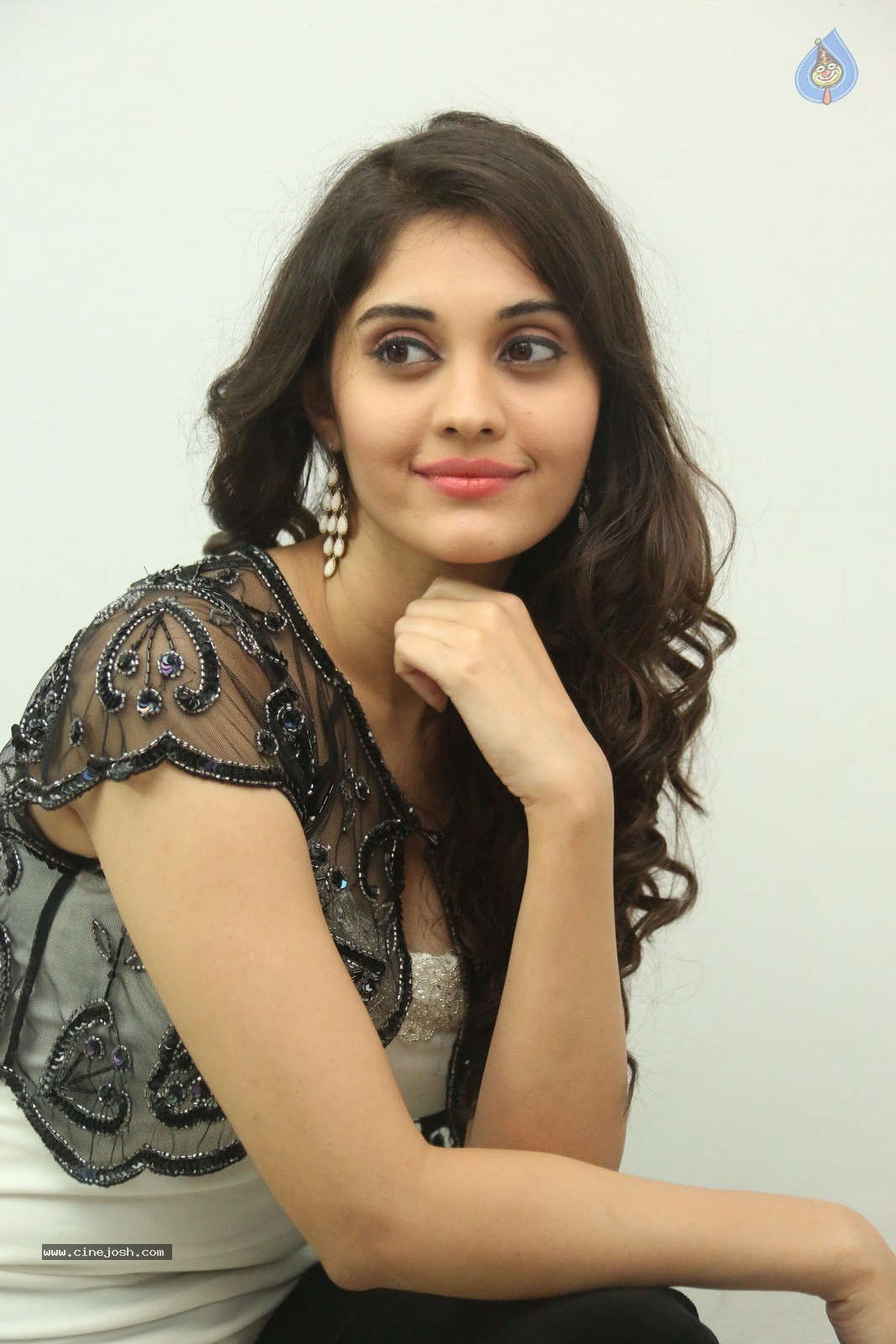 Surabhi New Gallery - 16 / 60 photos