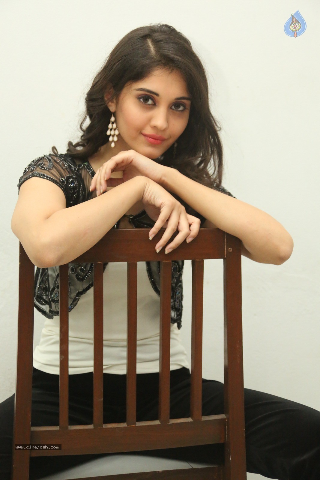 Surabhi New Gallery - 22 / 60 photos