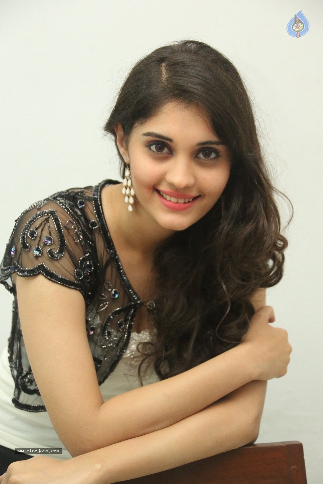 Surabhi New Gallery - 23 / 60 photos