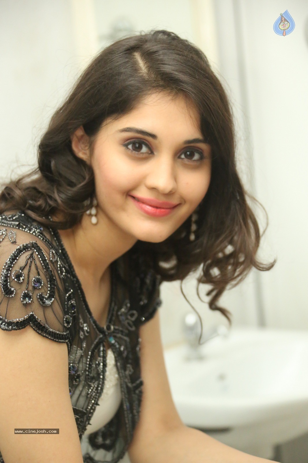 Surabhi New Gallery - 25 / 60 photos