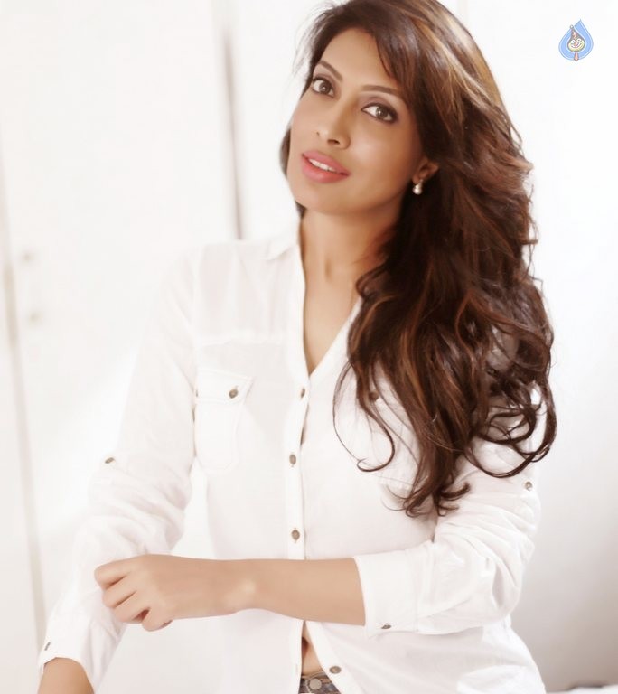 Surabhi Prabhu Latest Photos - 2 / 59 photos