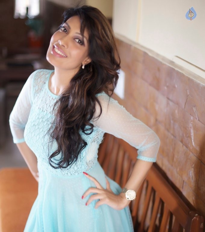 Surabhi Prabhu Latest Photos - 24 / 59 photos