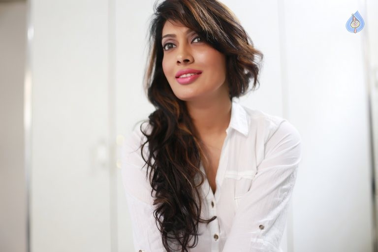 Surabhi Prabhu Latest Photos - 47 / 59 photos