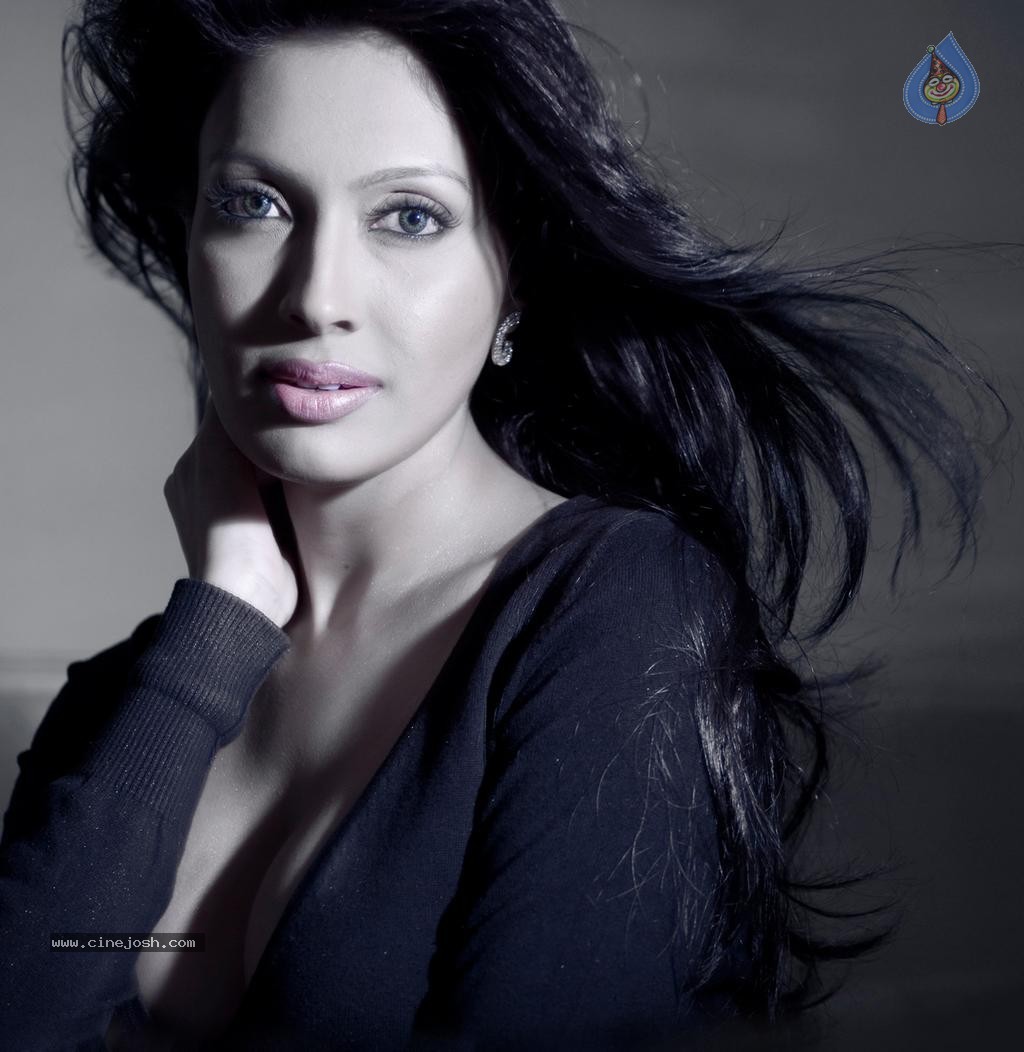 Surabhi Prabhu New Photos - 2 / 28 photos