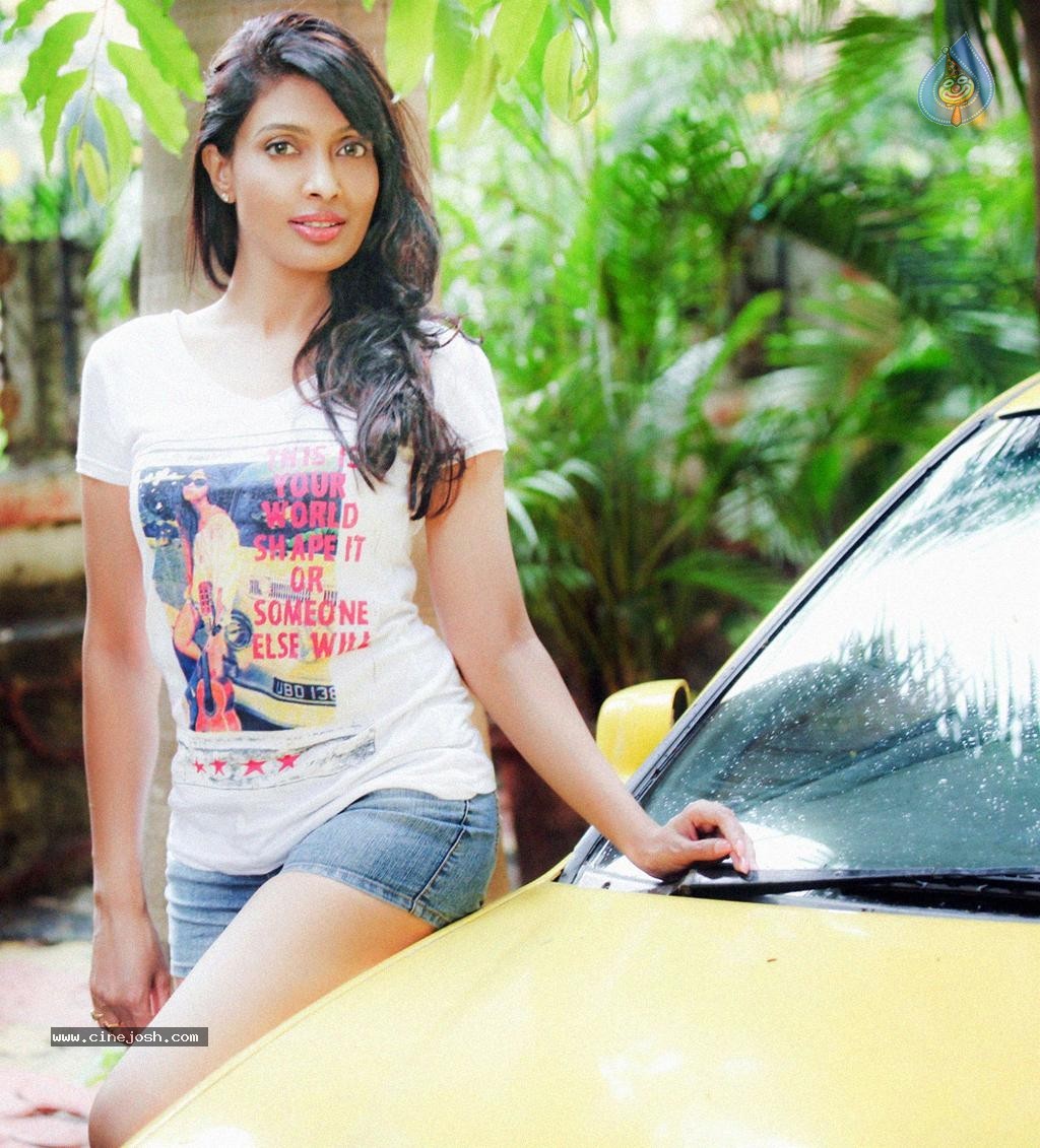Surabhi Prabhu New Photos - 10 / 28 photos