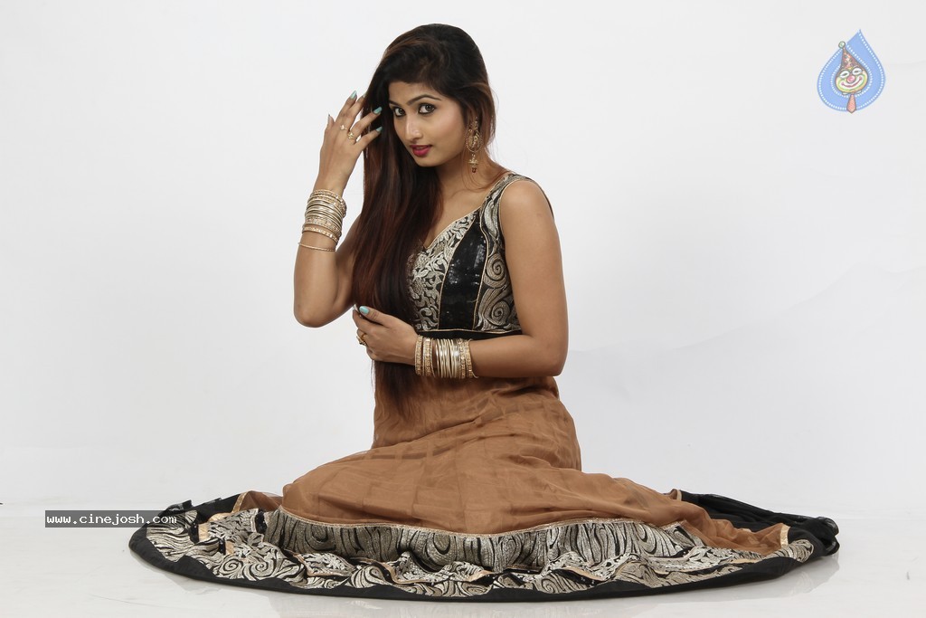 Swapna Benerjee Hot Stills - 38 / 106 photos