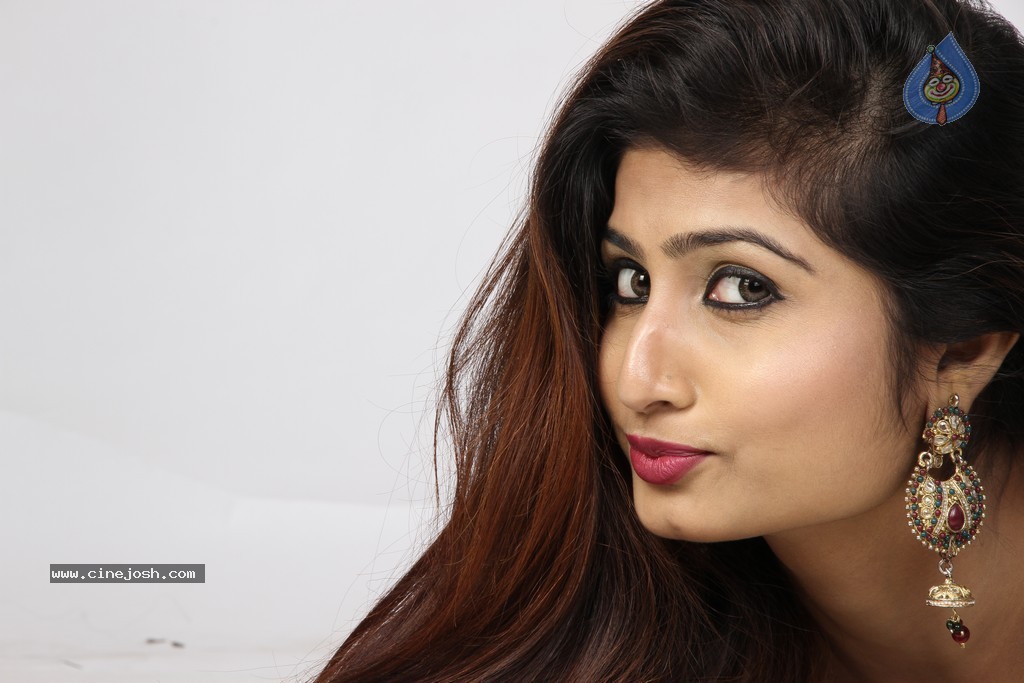 Swapna Benerjee Hot Stills - 71 / 106 photos