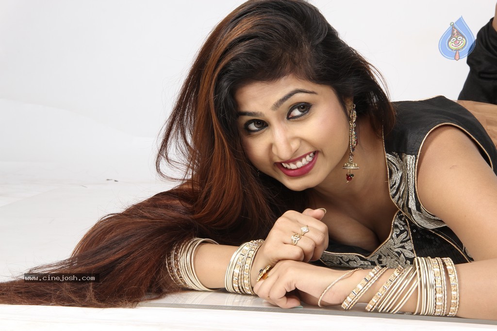 Swapna Benerjee Hot Stills - 72 / 106 photos