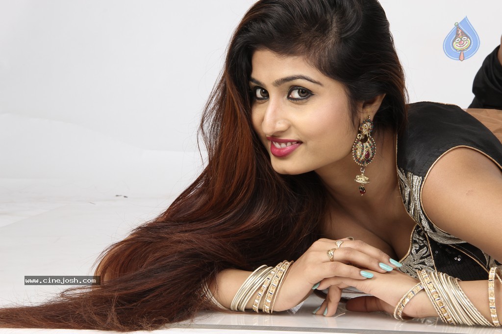 Swapna Benerjee Hot Stills - 91 / 106 photos