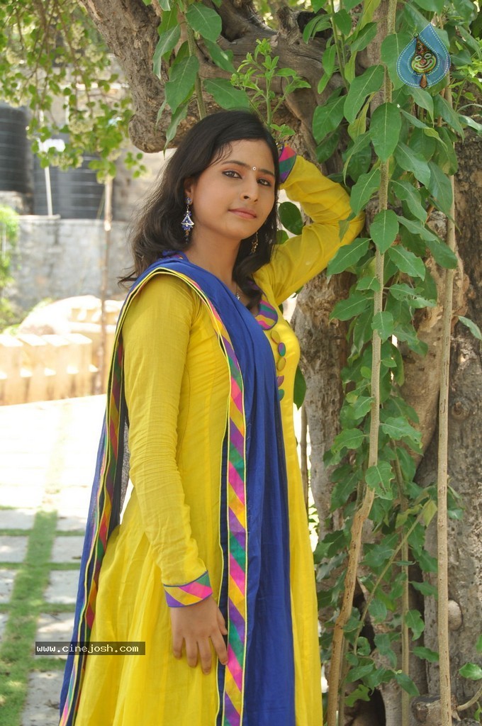 Swapna New Stills - 6 / 67 photos