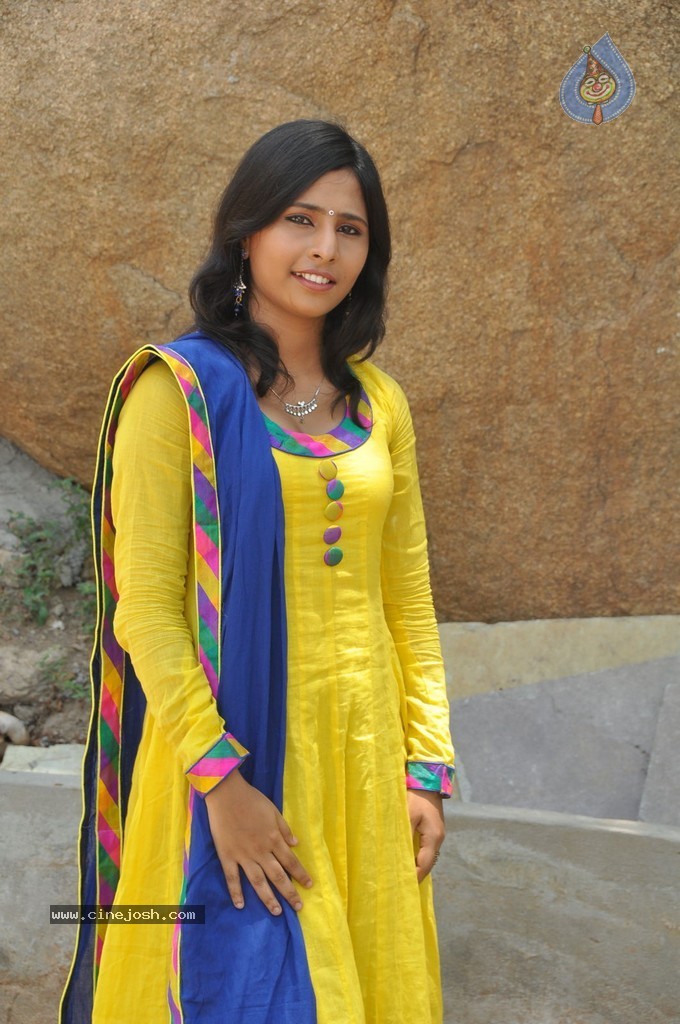 Swapna New Stills - 9 / 67 photos