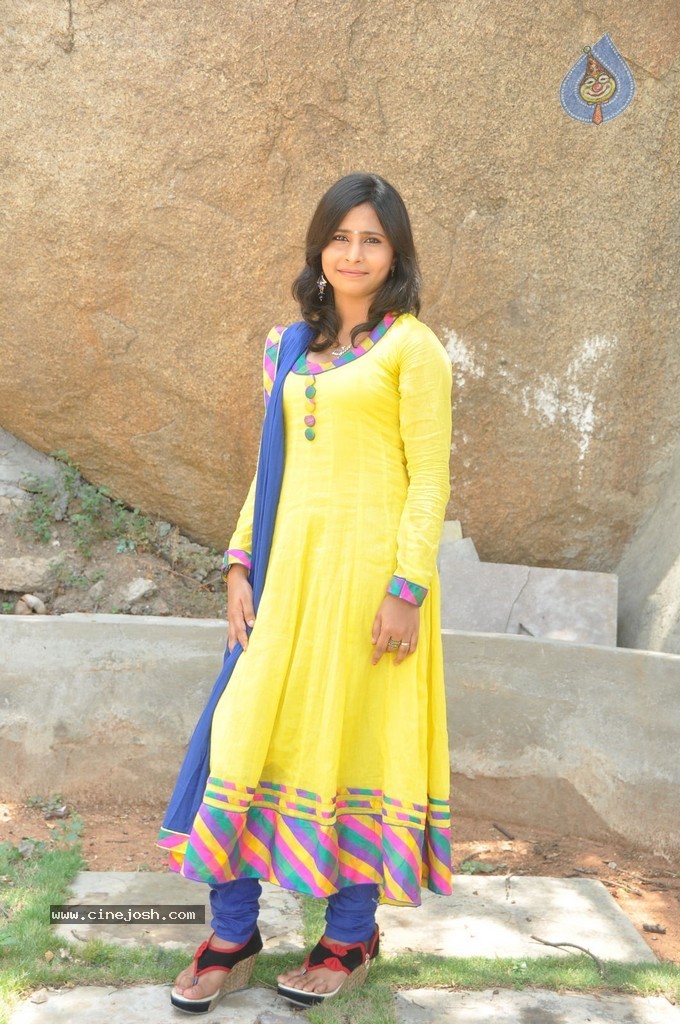 Swapna New Stills - 12 / 67 photos