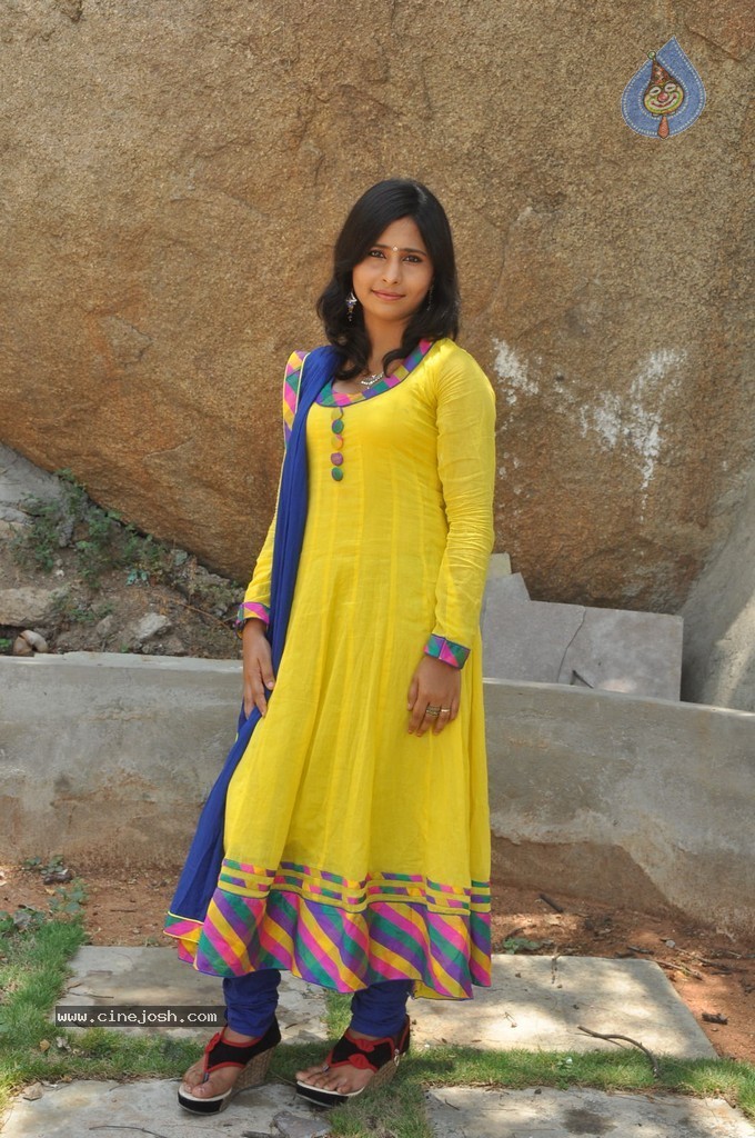 Swapna New Stills - 15 / 67 photos