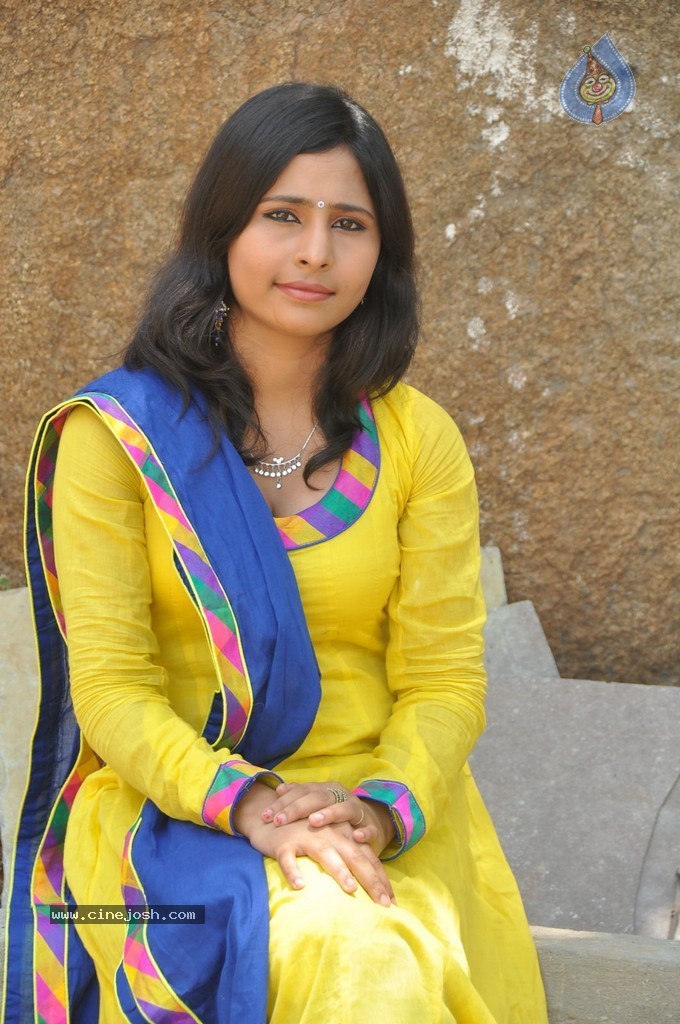 Swapna New Stills - 21 / 67 photos