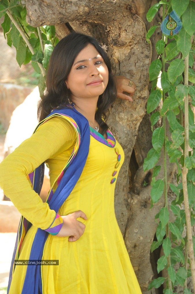 Swapna New Stills - 36 / 67 photos