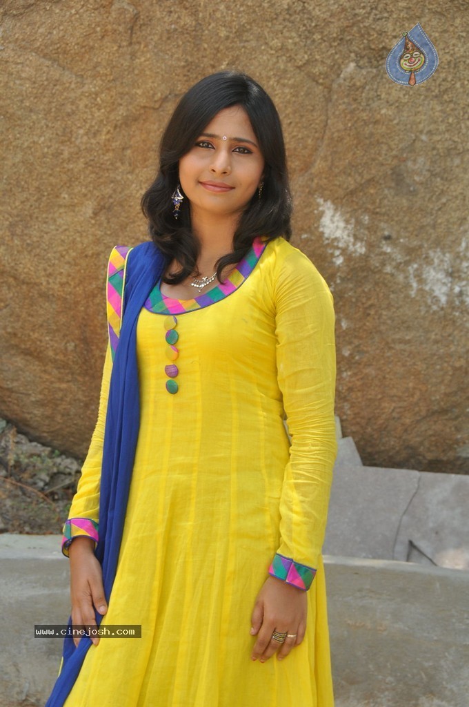 Swapna New Stills - 64 / 67 photos