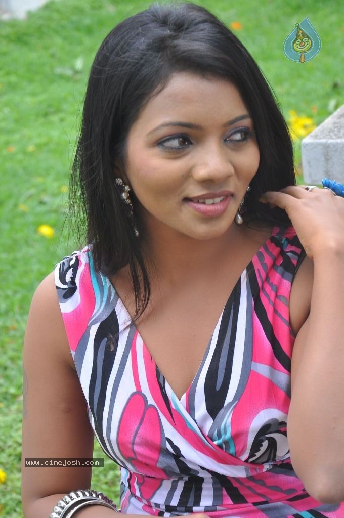Swarna Stills - 13 / 32 photos