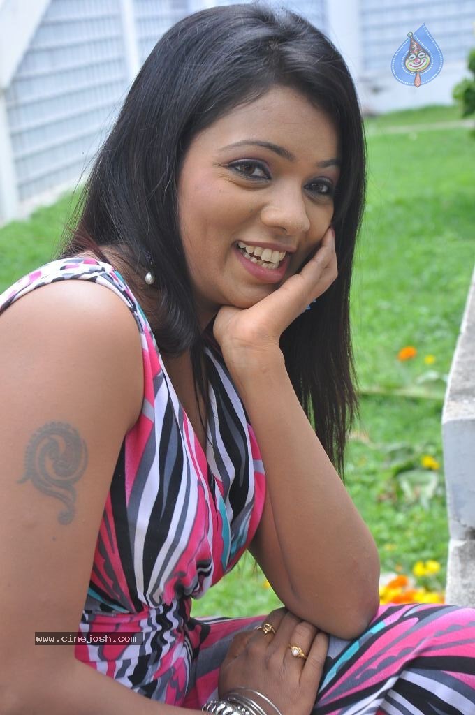 Swarna Stills - 28 / 32 photos