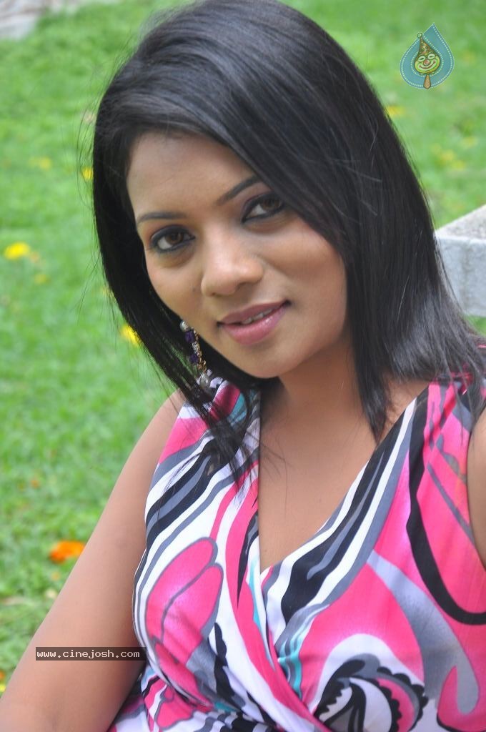 Swarna Stills - 29 / 32 photos