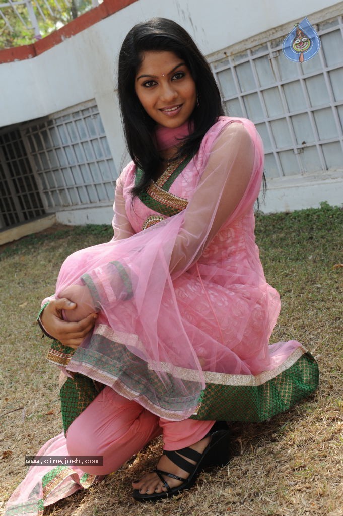 Swasika Stills - 18 / 32 photos