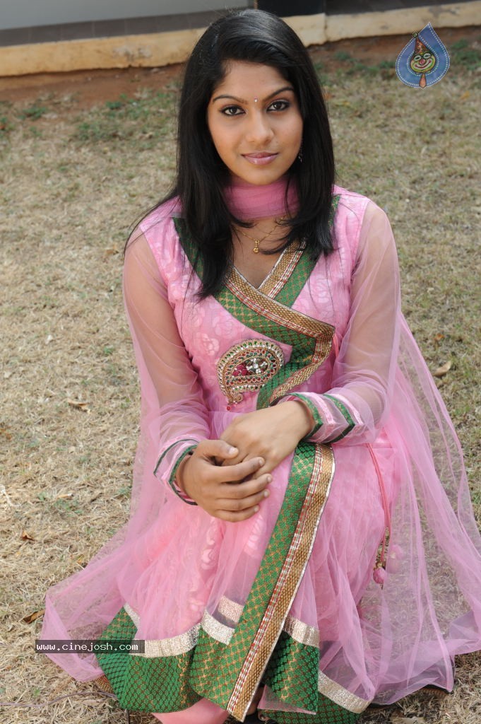 Swasika Stills - 25 / 32 photos