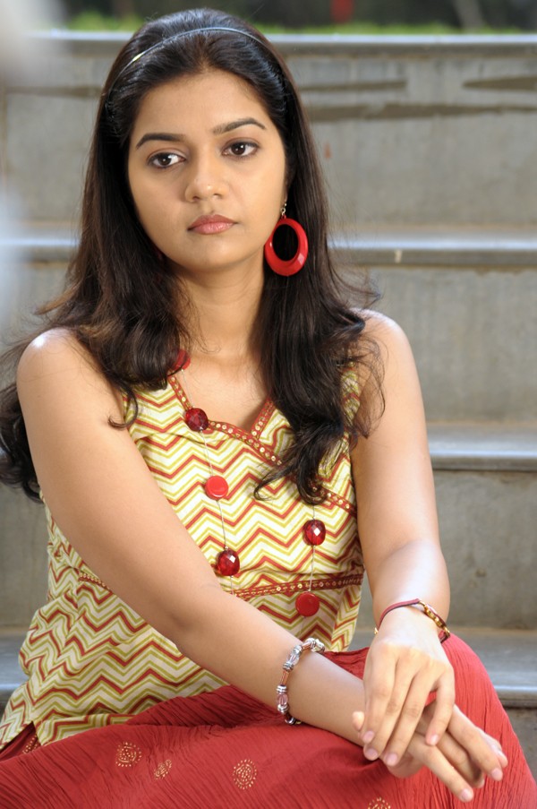 Swathi Gallery - 4 / 100 photos