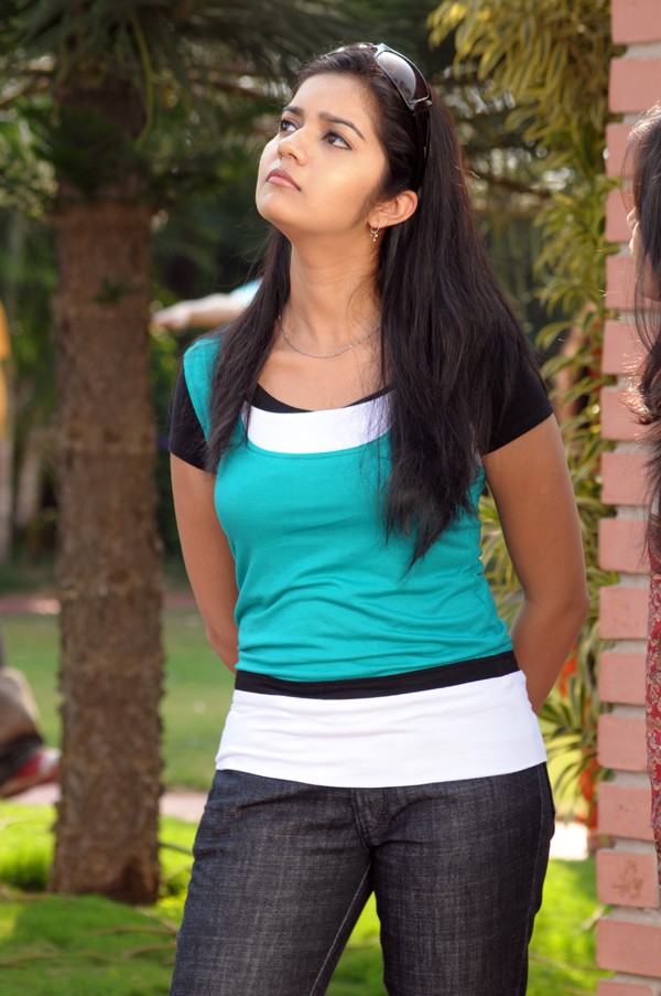 Swathi Gallery - 27 / 100 photos