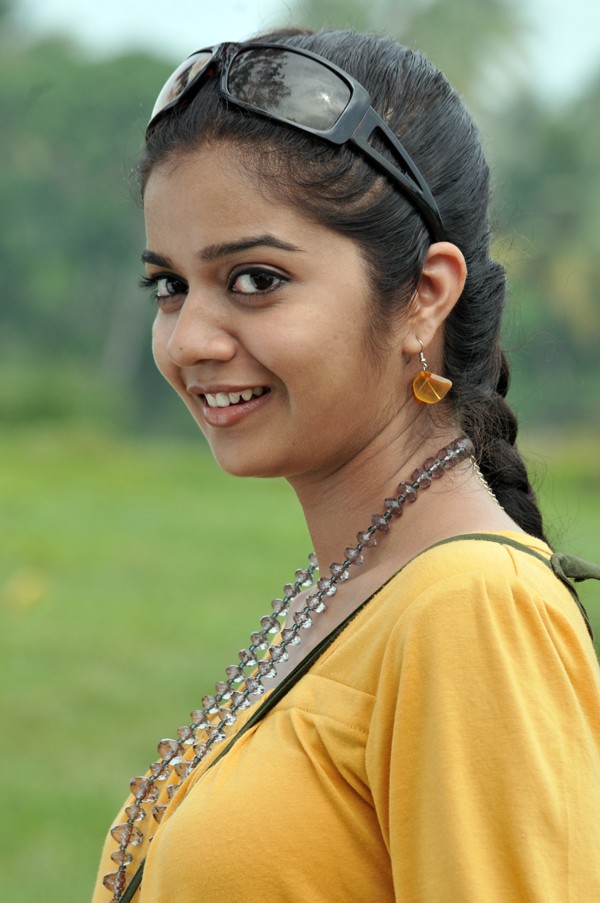 Swathi Gallery - 37 / 100 photos