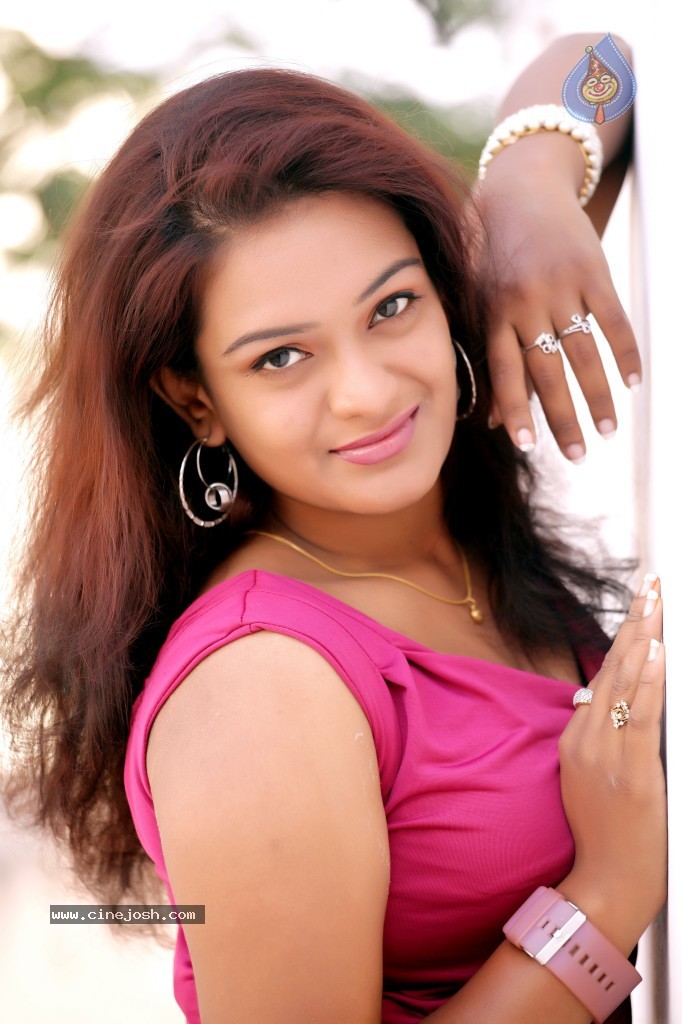 Roshikaa Hot Stills - 13 / 51 photos