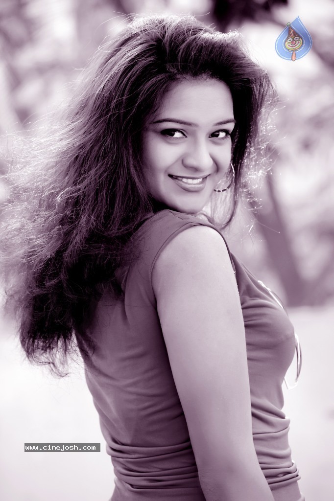 Roshikaa Hot Stills - 20 / 51 photos