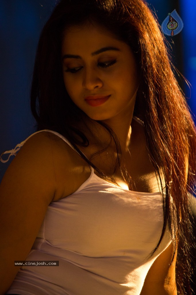 Swathi Deekshith New Stills - 7 / 31 photos