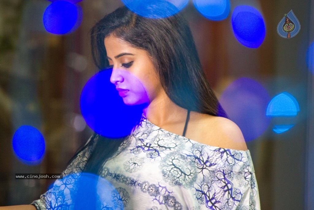 Swathi Deekshith New Stills - 12 / 31 photos