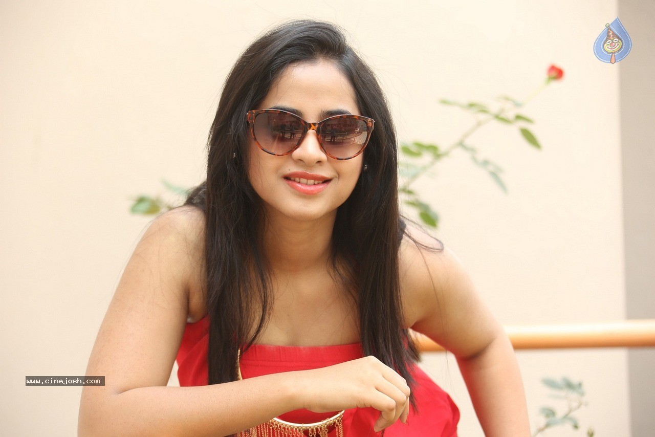 Swathi Dixit Latest Gallery - 8 / 60 photos