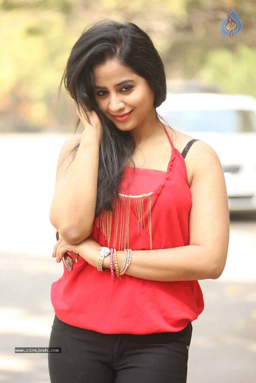 Swathi Dixit Latest Gallery - 19 / 60 photos