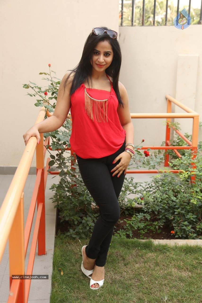 Swathi Dixit Latest Gallery - 28 / 60 photos