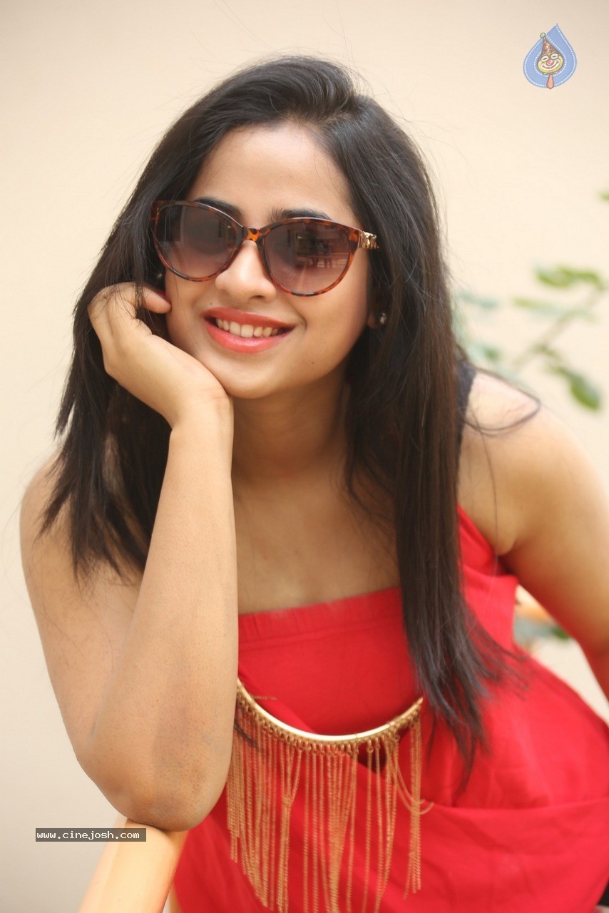 Swathi Dixit Latest Gallery - 31 / 60 photos