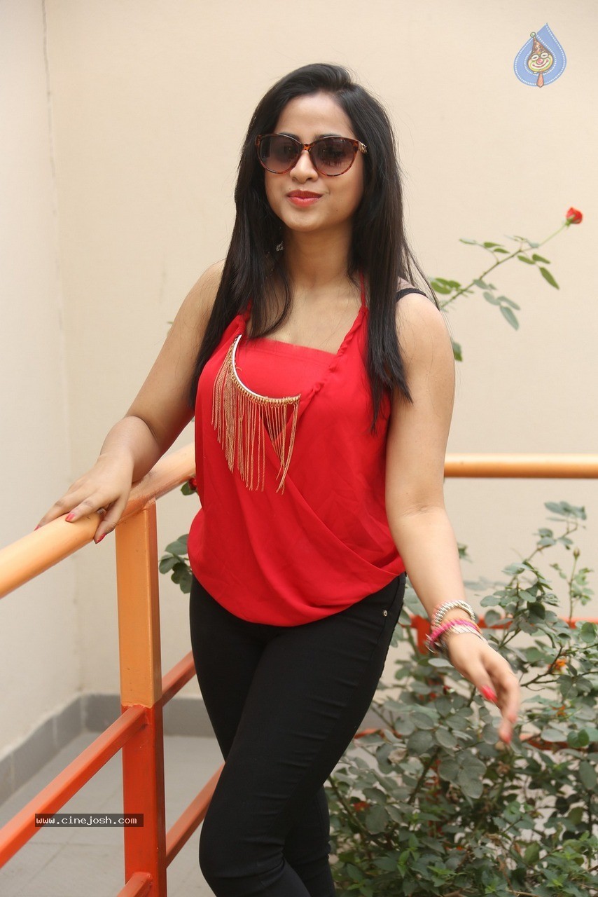 Swathi Dixit Latest Gallery - 37 / 60 photos