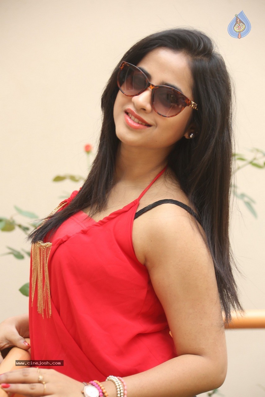 Swathi Dixit Latest Gallery - 42 / 60 photos