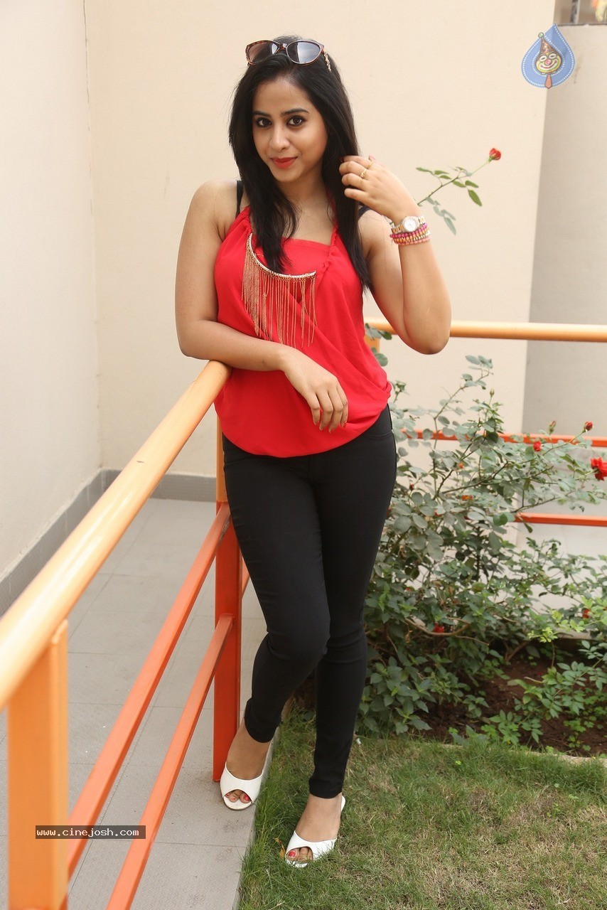 Swathi Dixit Latest Gallery - 48 / 60 photos