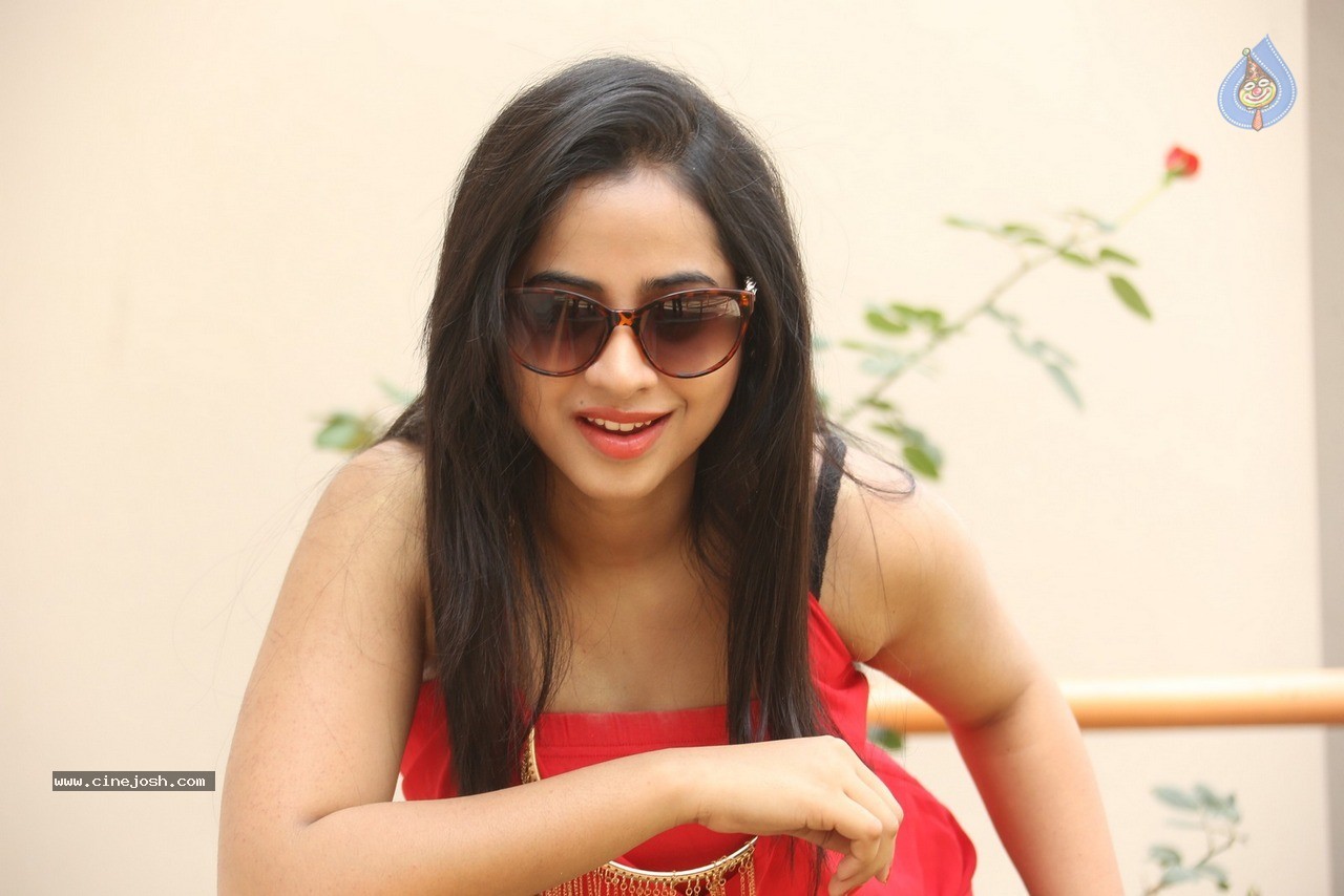 Swathi Dixit Latest Gallery - 51 / 60 photos