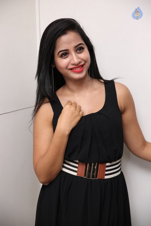 Swathi Dixit Latest Pics - 6 / 50 photos