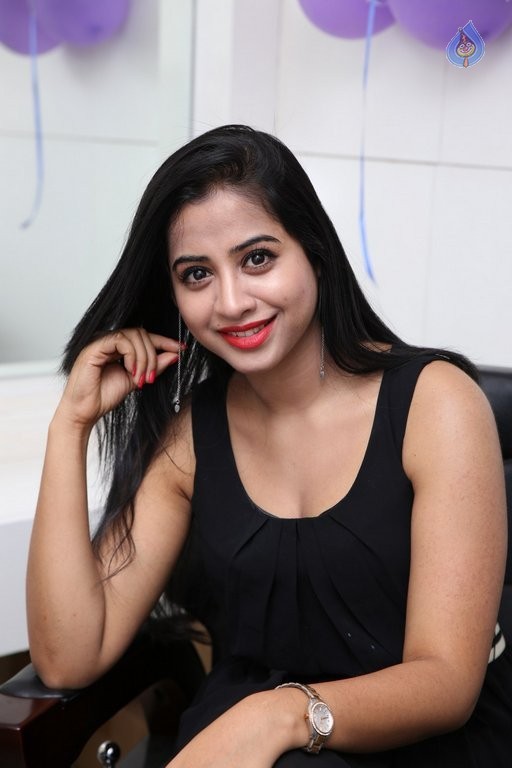 Swathi Dixit Latest Pics - 13 / 50 photos
